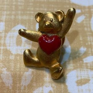 AVON VINTAGE TEDDY BEAR & HEART PIN